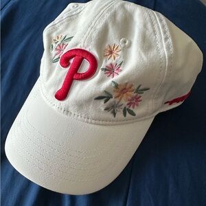 Woman’s Phillies Embroidered White Baseball Cap NWOT